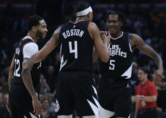 讨论：巴萨新王亚马尔这表现，是不是打了那些说他“球商不行”的人的脸？（巴萨新王亚马尔这波表现，还能说他球商不行吗？）