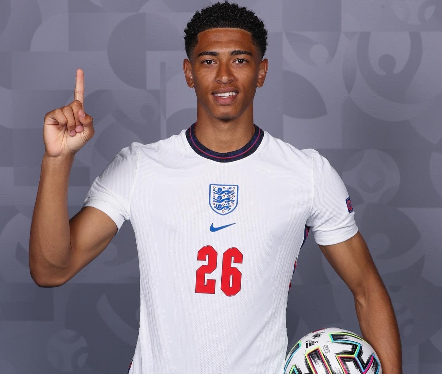 迪卡尼奥：索默瞎扑救导致丢球；恰20本应该犯规阻止米兰反击（迪卡尼奥怒批索默扑救失误酿丢球：恰20应战术犯规遏制米兰反击）