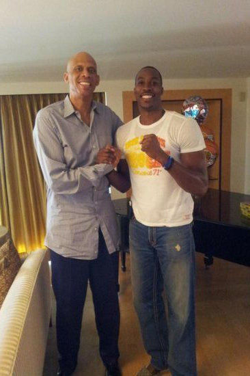 南通发布：苏超南通队载誉而归，3000多名球迷迎接城市英雄（南通发布：苏超南通队凯旋归来，三千余名球迷热情迎接城市骄傲）