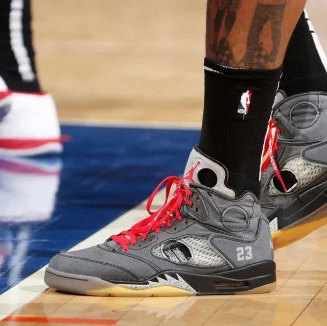 记者：罗马联系法比奥-席尔瓦团队，但若吉拉西离队他将留下（记者：罗马已接触法比奥-席尔瓦团队，若吉拉西离队他将留队）