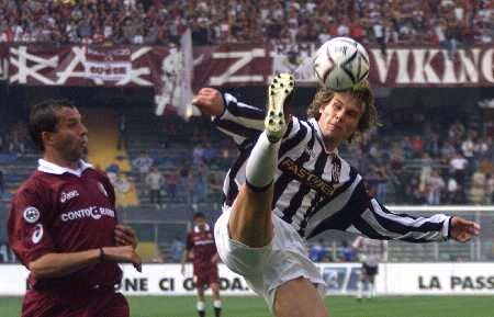 扑救成功率高达91.7%，侯森当选中超11月最佳守门员（91.7%扑救成功率加持，侯森荣膺中超11月最佳门将）