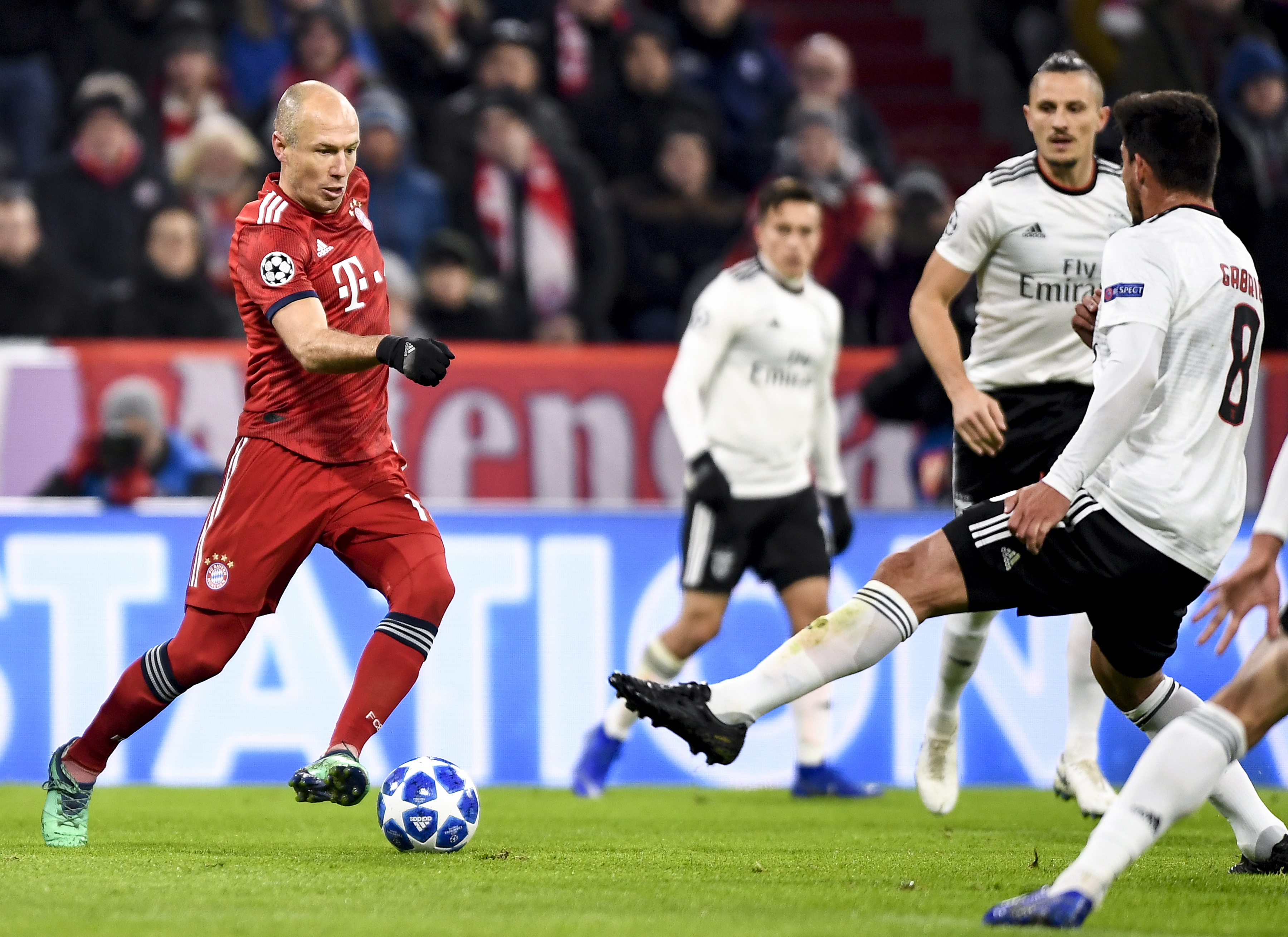 魔鬼赛程前闹内讧！利物浦遭遇四大危机，争四成球队终极目标（魔鬼赛程将至先起内讧！利物浦陷四重危机，争四或成唯一目标）