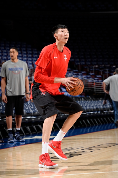 记者：奥斯卡身边人认为他没法继续踢球了，他在体能测试时突感不适（记者：奥斯卡体能测试中突感不适，身边人士称其已难继续踢球）