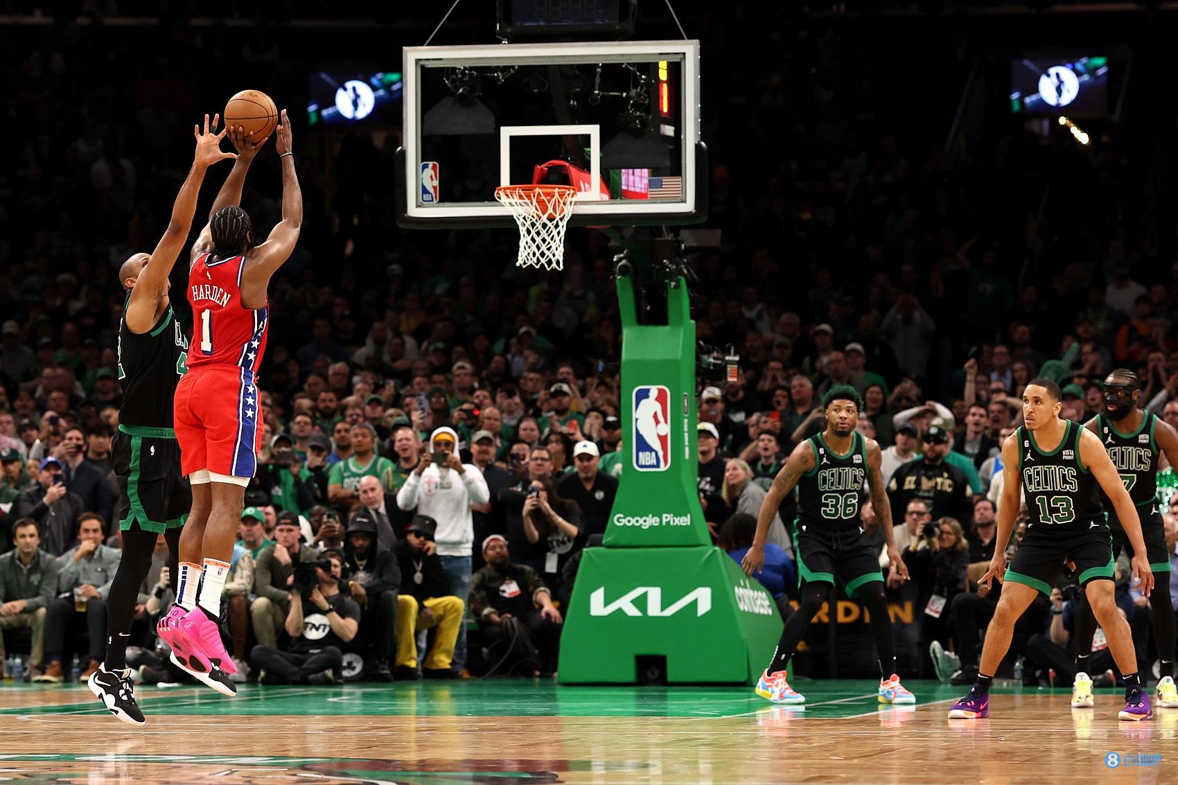 手感不佳！迪亚洛17中7中得到17分7篮板5失误3犯规（状态低迷！迪亚洛17投7中拿下17分7篮板，另有5失误3犯规）