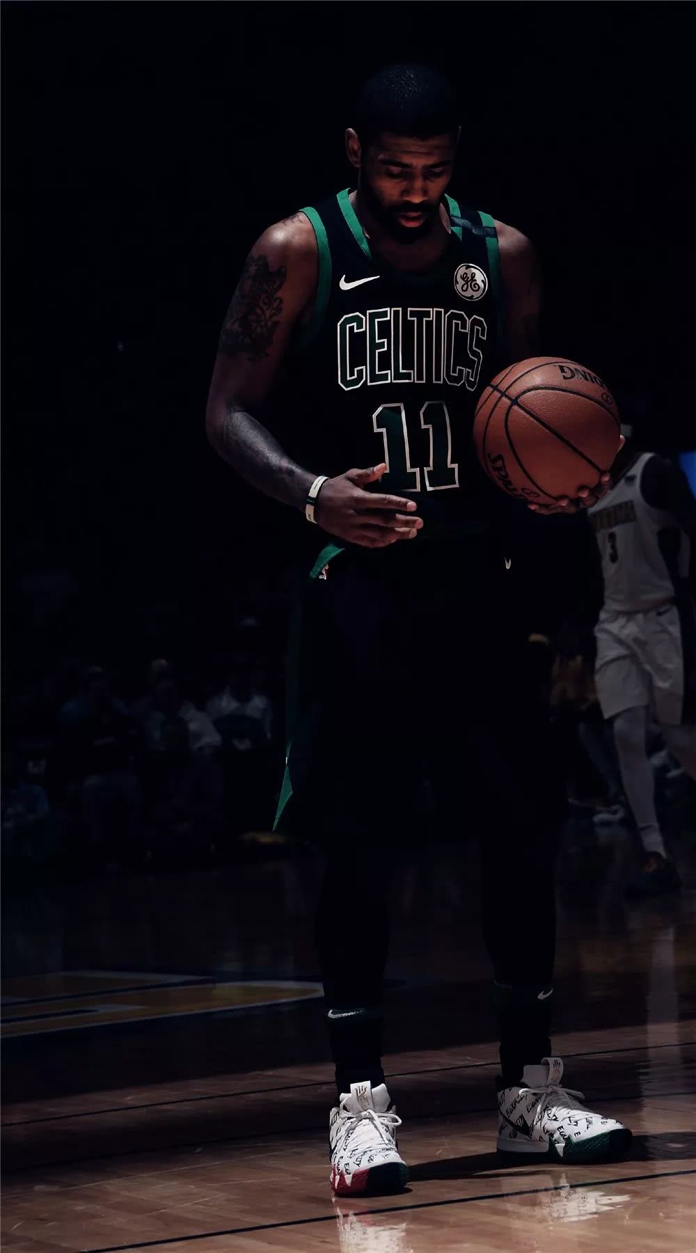 拉拉维亚晒照庆祝客场之旅结束（拉拉维亚晒照庆祝客场征程收官）