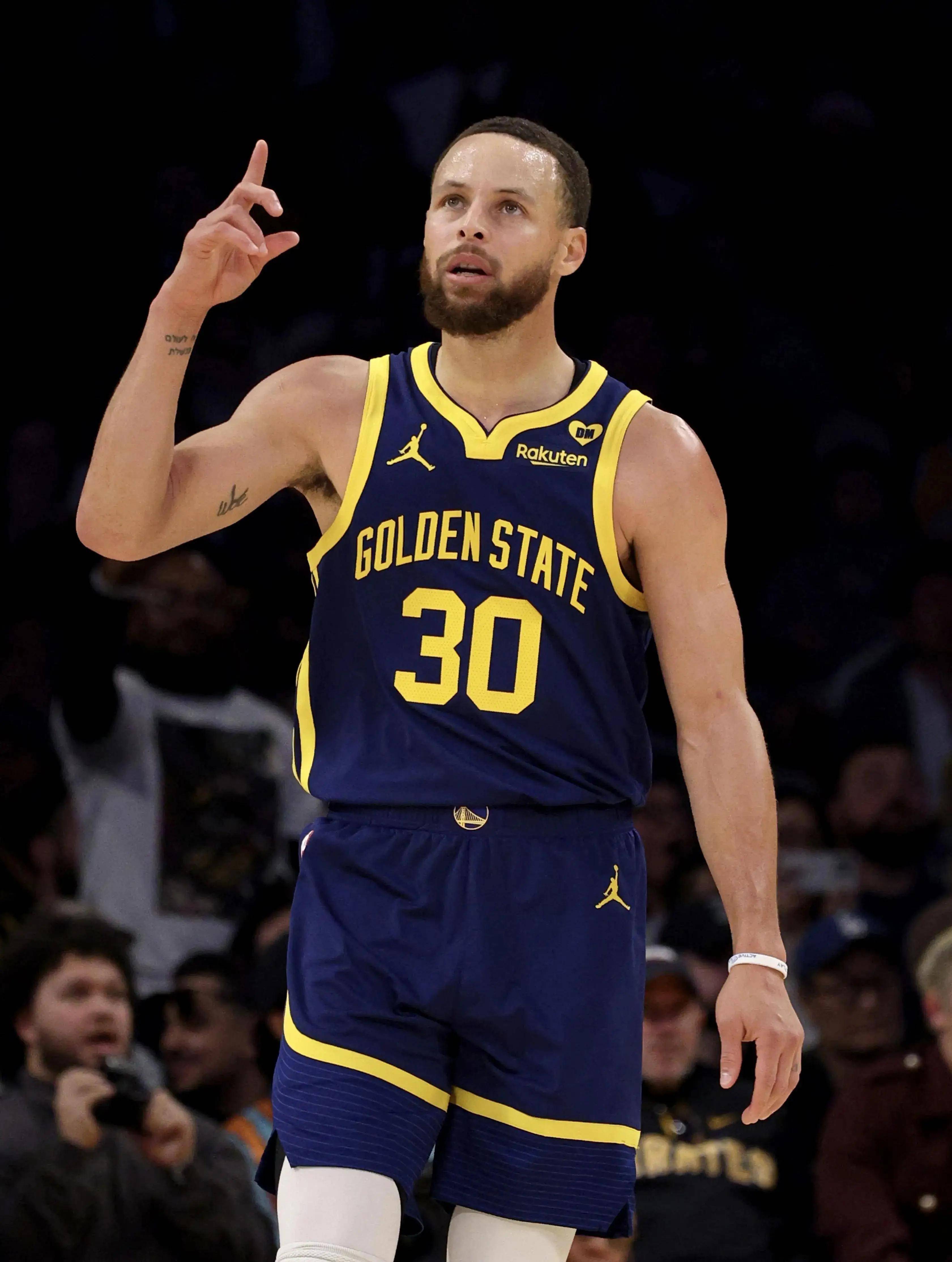 埃默松：我并不怀念在米兰的日子；那儿的人聊我比聊C罗还多（埃默松直言不恋米兰：在那里谈论我的人比谈C罗的还多）